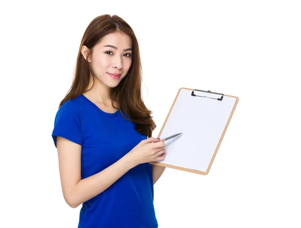 Asiática joven mujer en azul camiseta — Foto de Stock