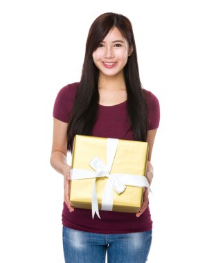 kırmızı t-shirt Asyalı genç kadın