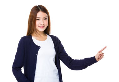 Asya genç kadın mavi hırka