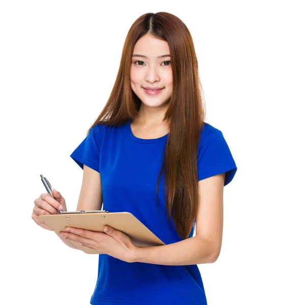 Asiática joven mujer en azul camiseta — Foto de Stock