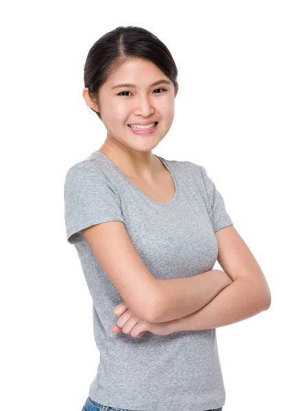 Asiática jovem mulher em cinza t-shirt — Fotografia de Stock