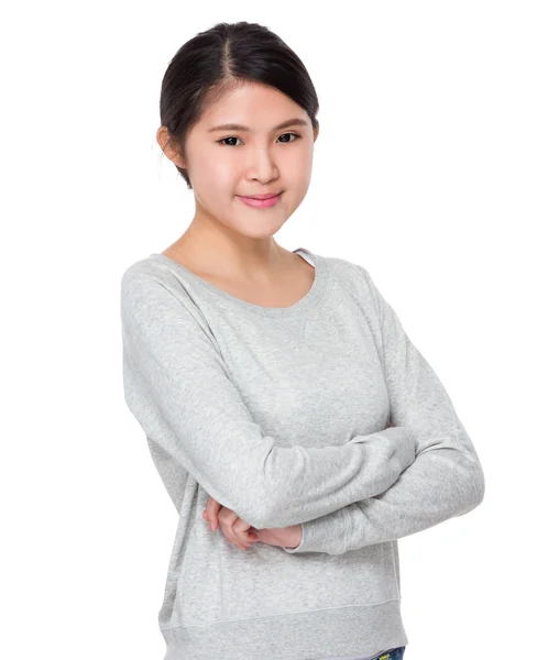 Asiatische junge Frau im grauen Pullover — Stockfoto