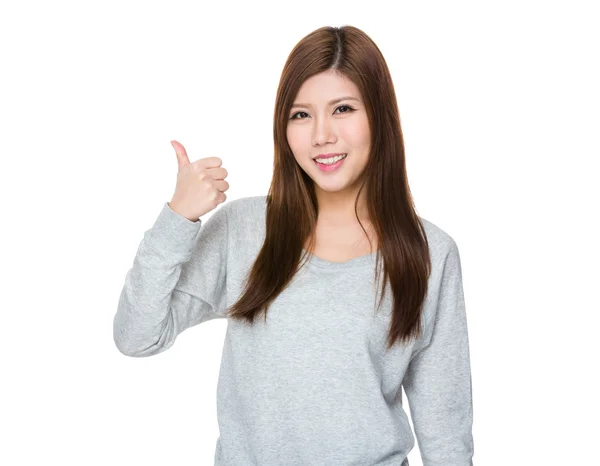 Asiatische junge Frau im grauen Pullover — Stockfoto