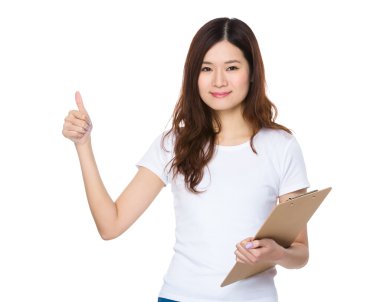 Beyaz t-shirt Asyalı genç kadın