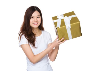 Beyaz t-shirt Asyalı genç kadın