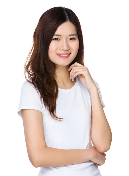 Asiatiska ung kvinna i vit t-shirt — Stockfoto