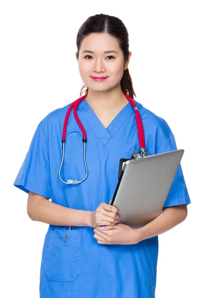 Asiática médico feminino em uniforme azul — Fotografia de Stock