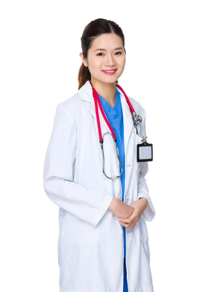 Asiatico femmina medico in bianco cappotto — Foto Stock