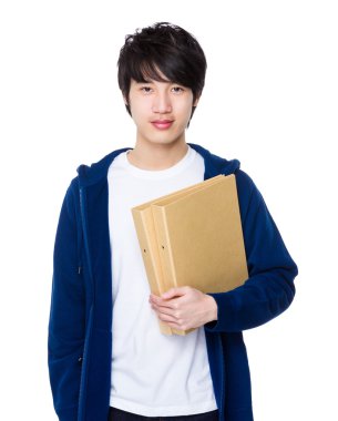 Mavi kazaklı Asya genç adam