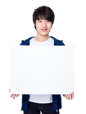 Mavi kazaklı Asya genç adam