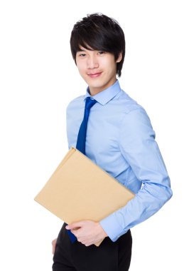 Mavi gömlekli Asya genç işadamı