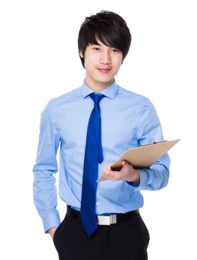 Mavi gömlekli Asya genç işadamı