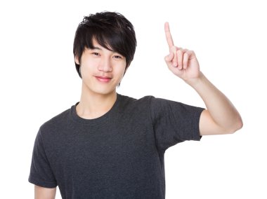 Asya genç adam gri t-shirt