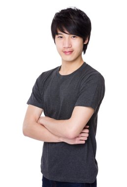 Asya genç adam gri t-shirt