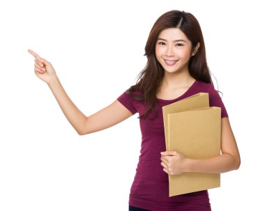 kırmızı t-shirt Asyalı genç kadın