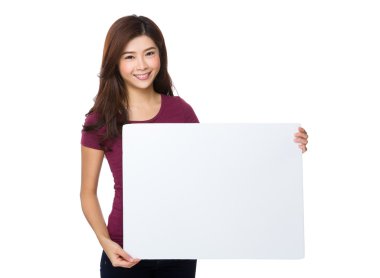 kırmızı t-shirt Asyalı genç kadın