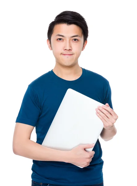 Aziatische jonge man in blauw t-shirt — Stockfoto