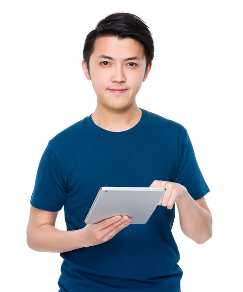 Asiático jovem homem em azul t-shirt — Fotografia de Stock