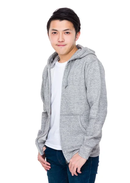 Asya genç adam gri süveterli — Stok fotoğraf