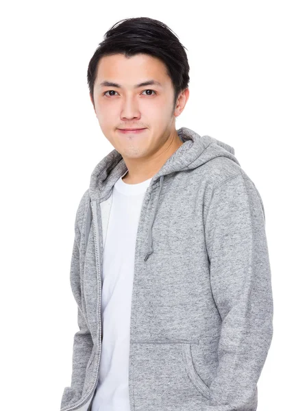 Asiatischer junger Mann im grauen Pullover — Stockfoto