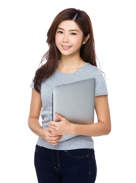 Asiatisk ung kvinne i grå t-skjorte – stockfoto