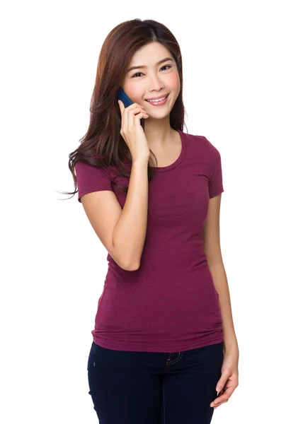 Asiatique jeune femme en rouge t-shirt — Photo