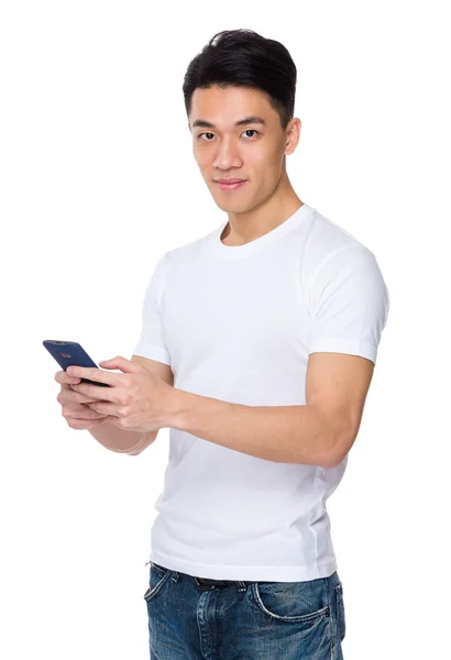 Asiatische junge Frau im weißen T-Shirt — Stockfoto