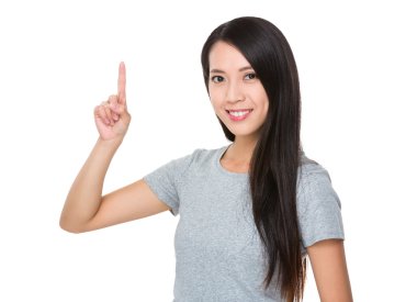 Asyalı genç kadın içinde gri t-shirt