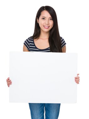 Çizgili tişört Asyalı genç kadın