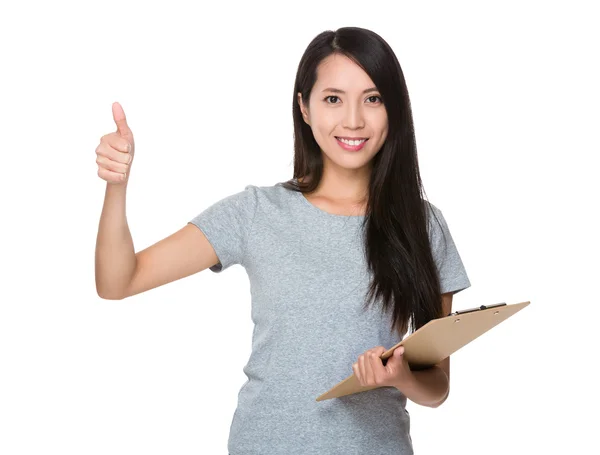 Mujer joven asiática en camiseta gris — Foto de Stock