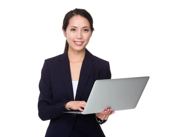 Joven asiática mujer de negocios traje — Foto de Stock