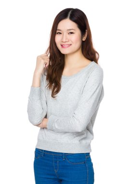 gri süveterli Asyalı genç kadın