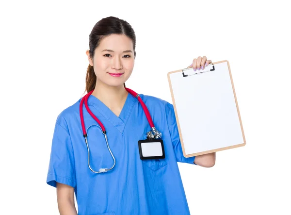 Asiático mulher médico em azul uniforme — Fotografia de Stock