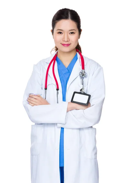 Lekarz azjatyckie kobiety w biały płaszcz — Zdjęcie stockowe