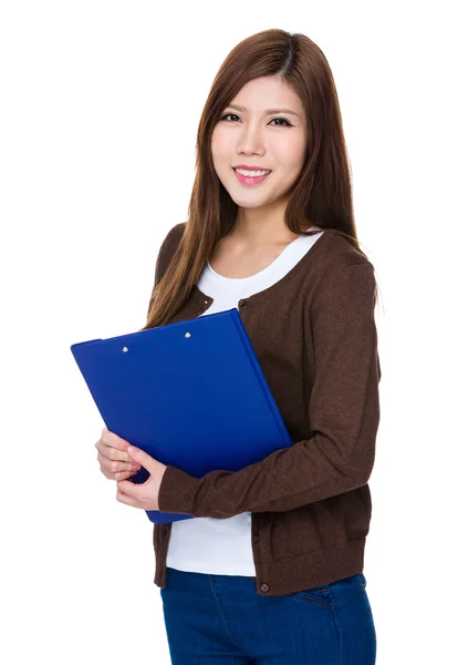 Asiatico giovane donna in marrone cardigan — Foto Stock