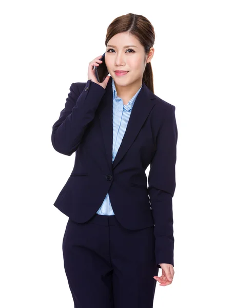 Junge asiatische Geschäftsfrau in Business-Anzug — Stockfoto