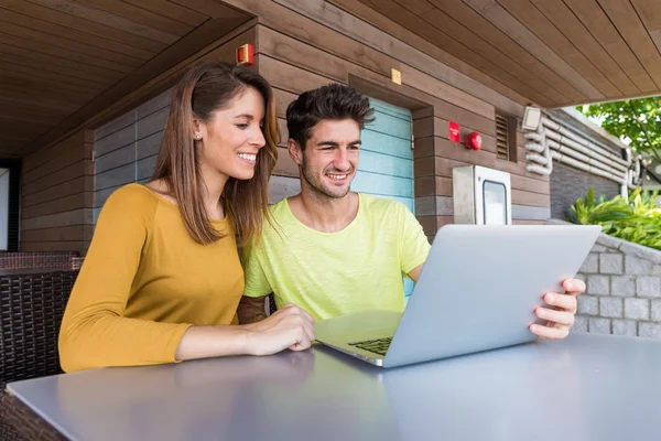 Caucasian young lovely couple — Stock Photo, Image