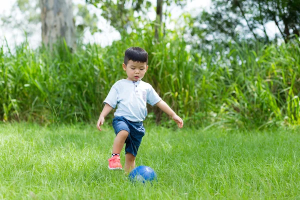 Carino asiatico piccolo ragazzo — Foto Stock