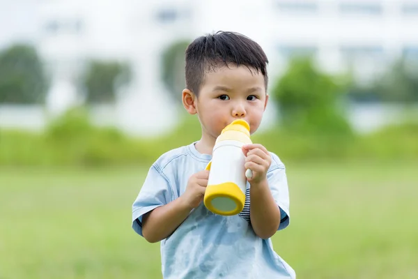 Carino asiatico piccolo ragazzo — Foto Stock