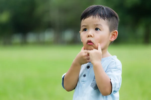 Lindo asiático pequeño chico — Foto de Stock