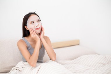 Kadın doning yüz maskesi