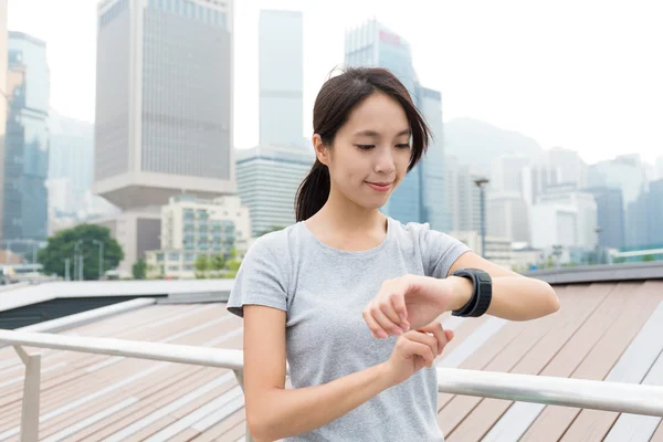 Young woman with smart watch — Stock Photo, Image