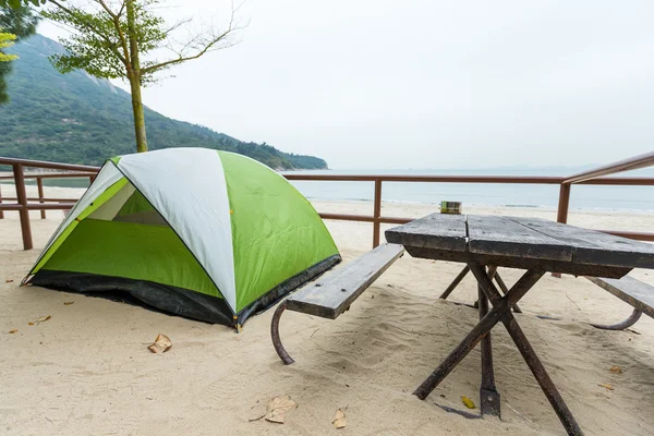 Tenda accanto alla spiaggia — Foto Stock