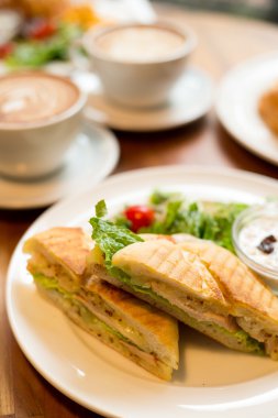 Sabah odaya kahve dükkanı