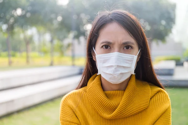 Asiatico donna indossare faccia maschera — Foto Stock