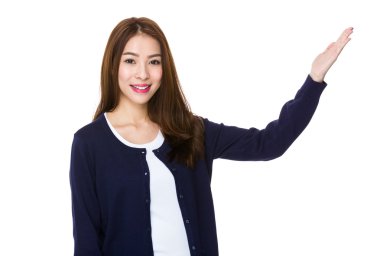 Asya genç kadın mavi hırka