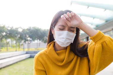 yüz maskesi duygu baş kadın