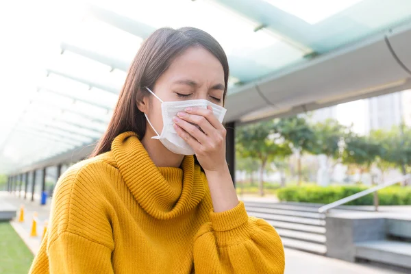 亚洲女人戴口罩 — 图库照片