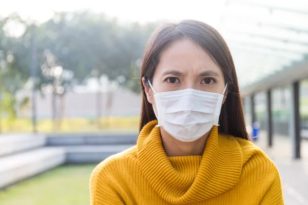 Asiatico donna indossare faccia maschera — Foto Stock