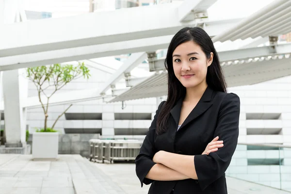 Jeune femme d'affaires asiatique en costume d'affaires — Photo